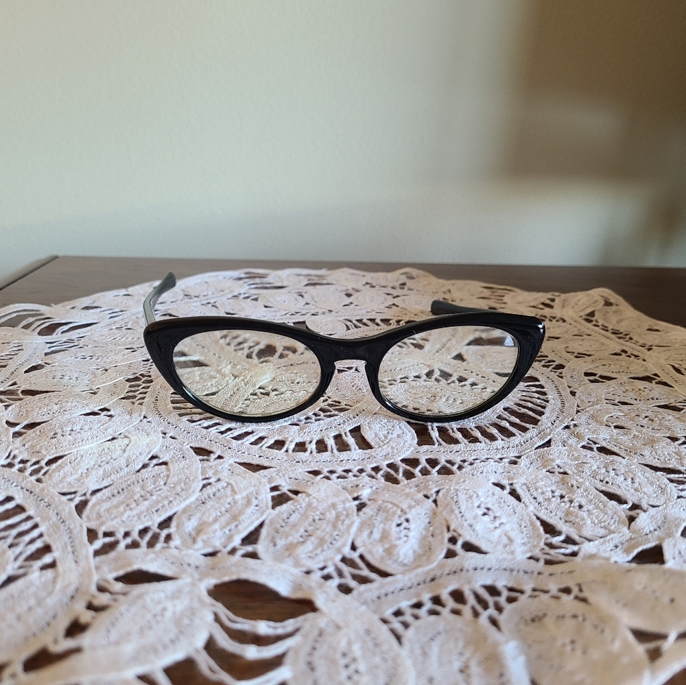 VINTAGE • CAT EYE GLASSES